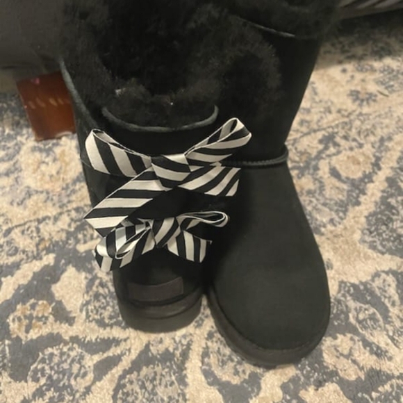 Black Ugg Boots - Picture 2 of 12